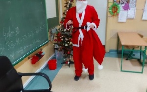 Mikołaj w klasie 3 a (4)