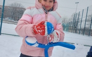 Zimowe zabawy na śniegu  (3)