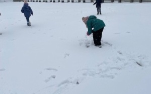 Pierwsze zabawy na śniegu w IIa (3)