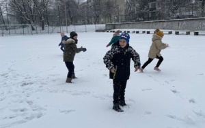 Pierwsze zabawy na śniegu w IIa (4)