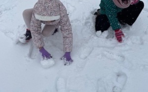 Pierwsze zabawy na śniegu w IIa (5)