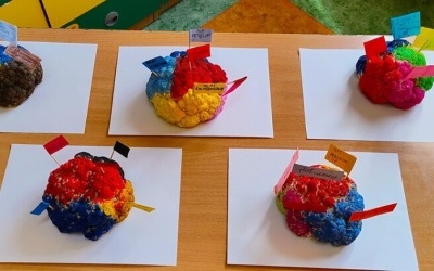 Kalafior, wykałaczki, karteczki oraz mnóstwo nauki i zabawy w klasie 2b (17)