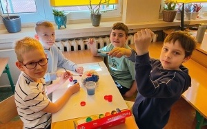 Kalafior, wykałaczki, karteczki oraz mnóstwo nauki i zabawy w klasie 2b (4)